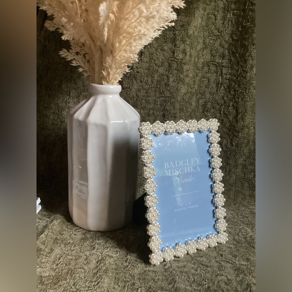 Badgley Mischka Bride Collection Pearls Silver Design 4x6 Photo Frame - Picture 2 of 4
